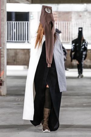 リック・オウエンス、70年代の旋風を再び【2017-18秋冬ウィメンズ】