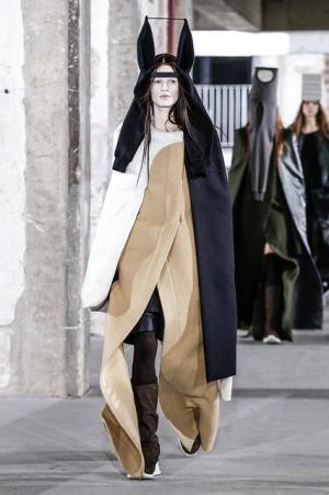 リック・オウエンス、70年代の旋風を再び【2017-18秋冬ウィメンズ】