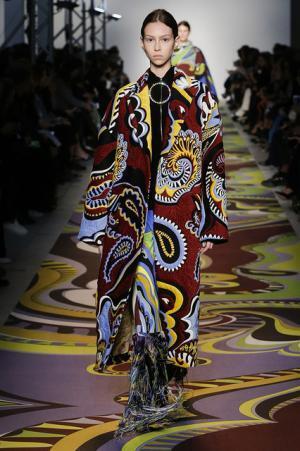 エミリオ・プッチ、伝統を礎にモダンをミックスさせて新境地へ挑む【2017-18秋冬ウィメンズ】