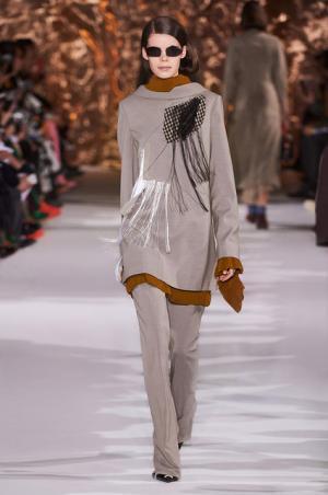 アクネ ストゥディオズ、芸術家パウル・クレーと重ね合わせるDIYスピリット【2017-18秋冬ウィメンズ】