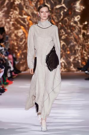 アクネ ストゥディオズ、芸術家パウル・クレーと重ね合わせるDIYスピリット【2017-18秋冬ウィメンズ】