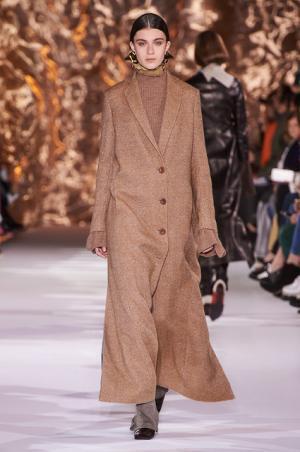 アクネ ストゥディオズ、芸術家パウル・クレーと重ね合わせるDIYスピリット【2017-18秋冬ウィメンズ】