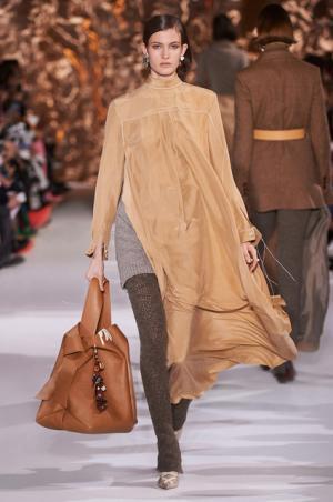 アクネ ストゥディオズ、芸術家パウル・クレーと重ね合わせるDIYスピリット【2017-18秋冬ウィメンズ】