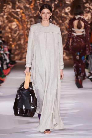 アクネ ストゥディオズ、芸術家パウル・クレーと重ね合わせるDIYスピリット【2017-18秋冬ウィメンズ】