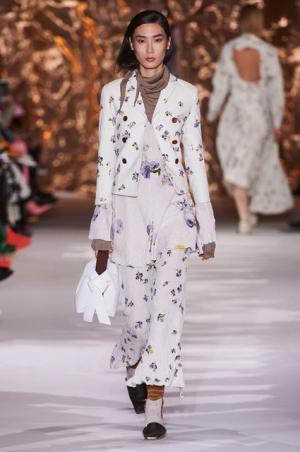 アクネ ストゥディオズ、芸術家パウル・クレーと重ね合わせるDIYスピリット【2017-18秋冬ウィメンズ】