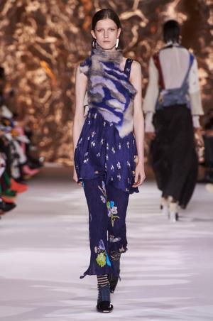 アクネ ストゥディオズ、芸術家パウル・クレーと重ね合わせるDIYスピリット【2017-18秋冬ウィメンズ】