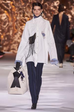 アクネ ストゥディオズ、芸術家パウル・クレーと重ね合わせるDIYスピリット【2017-18秋冬ウィメンズ】