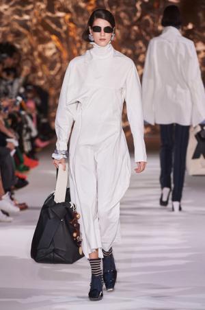 アクネ ストゥディオズ、芸術家パウル・クレーと重ね合わせるDIYスピリット【2017-18秋冬ウィメンズ】