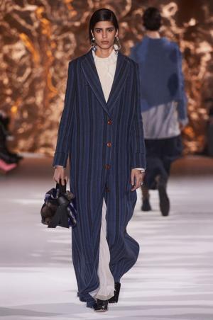 アクネ ストゥディオズ、芸術家パウル・クレーと重ね合わせるDIYスピリット【2017-18秋冬ウィメンズ】