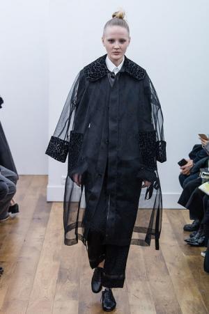 ノワール・ケイ ニノミヤ、赤と黒の新境地へ【2017-18秋冬ウィメンズ】