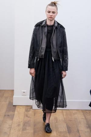 ノワール・ケイ ニノミヤ、赤と黒の新境地へ【2017-18秋冬ウィメンズ】