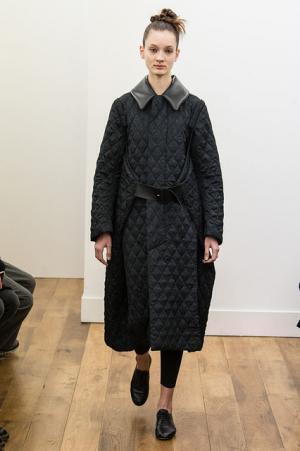 ノワール・ケイ ニノミヤ、赤と黒の新境地へ【2017-18秋冬ウィメンズ】