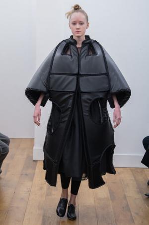 ノワール・ケイ ニノミヤ、赤と黒の新境地へ【2017-18秋冬ウィメンズ】