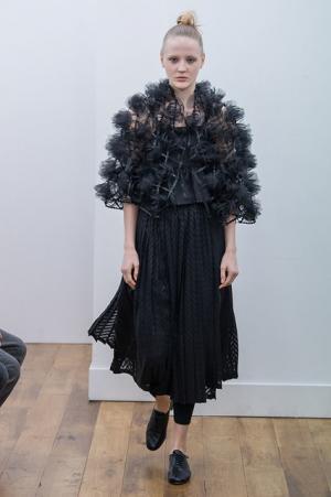 ノワール・ケイ ニノミヤ、赤と黒の新境地へ【2017-18秋冬ウィメンズ】