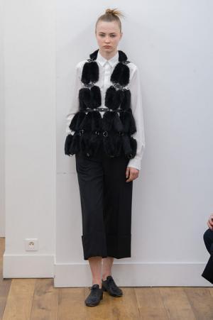 ノワール・ケイ ニノミヤ、赤と黒の新境地へ【2017-18秋冬ウィメンズ】