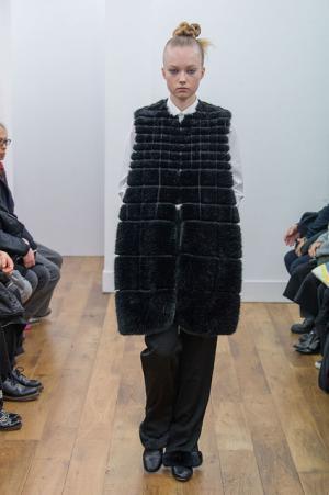 ノワール・ケイ ニノミヤ、赤と黒の新境地へ【2017-18秋冬ウィメンズ】