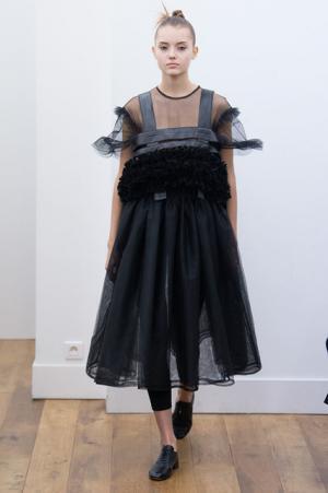 ノワール・ケイ ニノミヤ、赤と黒の新境地へ【2017-18秋冬ウィメンズ】