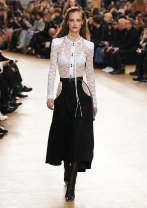 ニナ リッチ、マリー・ローランサンの絵画をパレットに紡ぐウエスタンスタイル【2017-18秋冬ウィメンズ】