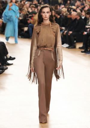 ニナ リッチ、マリー・ローランサンの絵画をパレットに紡ぐウエスタンスタイル【2017-18秋冬ウィメンズ】