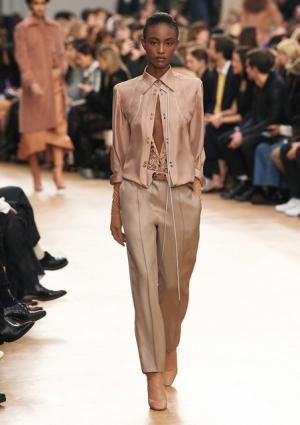 ニナ リッチ、マリー・ローランサンの絵画をパレットに紡ぐウエスタンスタイル【2017-18秋冬ウィメンズ】