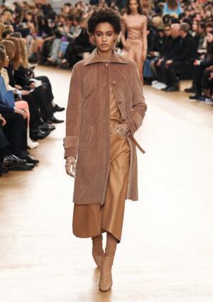 ニナ リッチ、マリー・ローランサンの絵画をパレットに紡ぐウエスタンスタイル【2017-18秋冬ウィメンズ】