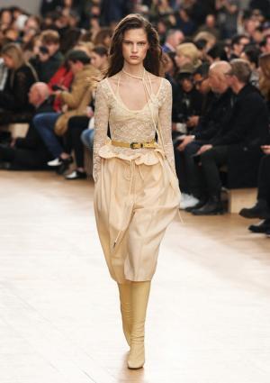 ニナ リッチ、マリー・ローランサンの絵画をパレットに紡ぐウエスタンスタイル【2017-18秋冬ウィメンズ】