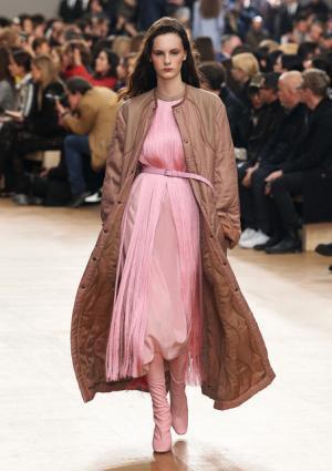 ニナ リッチ、マリー・ローランサンの絵画をパレットに紡ぐウエスタンスタイル【2017-18秋冬ウィメンズ】