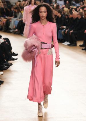 ニナ リッチ、マリー・ローランサンの絵画をパレットに紡ぐウエスタンスタイル【2017-18秋冬ウィメンズ】