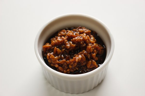 パンや季節の食材がそろう「OFS春のマルシェ」。千葉県のピーナッツバターや北海道のナチュラルチーズも出店