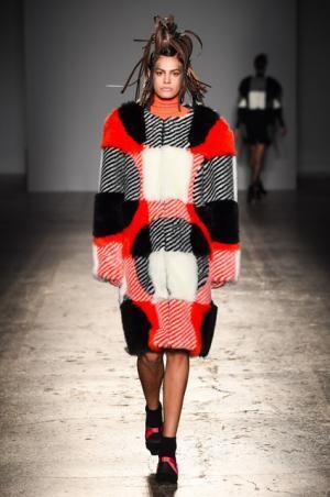 アツシナカシマ、分解と再構築を繰り返し“印象”に変化を【2017-18秋冬ウィメンズ】