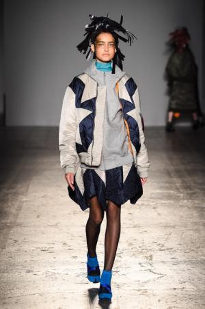 アツシナカシマ、分解と再構築を繰り返し“印象”に変化を【2017-18秋冬ウィメンズ】