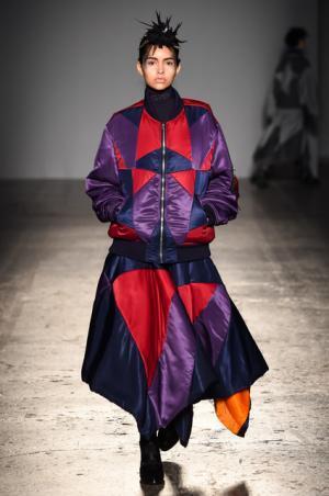 アツシナカシマ、分解と再構築を繰り返し“印象”に変化を【2017-18秋冬ウィメンズ】