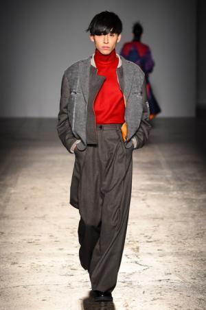 アツシナカシマ、分解と再構築を繰り返し“印象”に変化を【2017-18秋冬ウィメンズ】