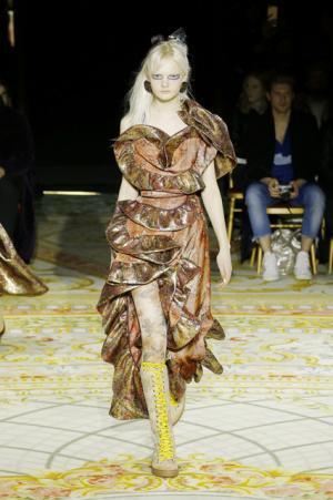 ヴィヴィアンもモデルとなった、アンドレアス・クロンターラー フォー ヴィヴィアン・ウエストウッドのショー【2017-18秋冬コレクション】