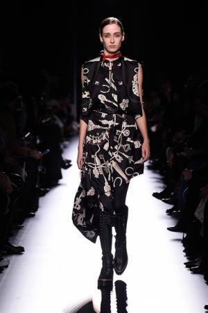 エルメス、画家キルヒナーの色彩に色づくメゾンのヘリテージ【2017-18秋冬ウィメンズ】