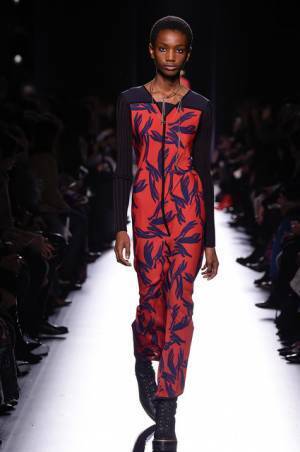 エルメス、画家キルヒナーの色彩に色づくメゾンのヘリテージ【2017-18秋冬ウィメンズ】