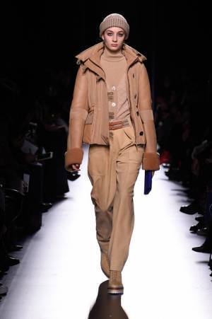 エルメス、画家キルヒナーの色彩に色づくメゾンのヘリテージ【2017-18秋冬ウィメンズ】