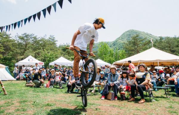 親子で楽しむ野外フェス「マンモス・パウワウ」が今年も開催！大自然でカヤック体験や星空ウォッチングも