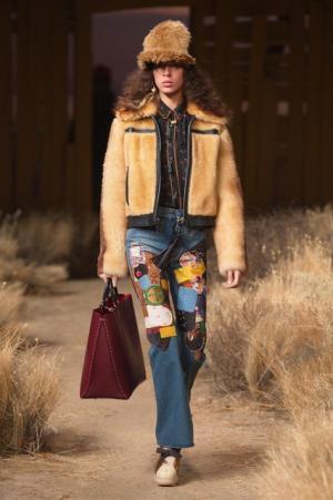 コーチ、メルティングポットのNYのユーモアや遊び心を添えて【2017年秋コレクション】