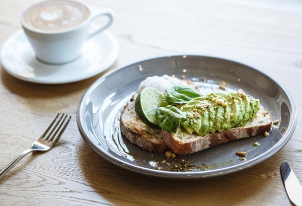 朝食メニューも充実！オセアニアスタイルのカフェ「ラテグラフィック」が自由が丘にオープン