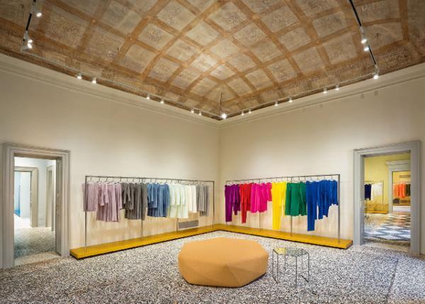 イッセイ ミヤケがイタリアに初の旗艦店をオープン。ショップデザインは吉岡徳仁