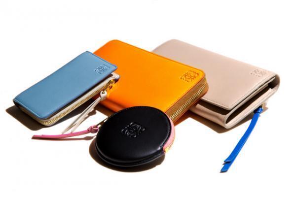 ロエベよりナパ ラインの新作スモールレザーグッズコレクションが登場