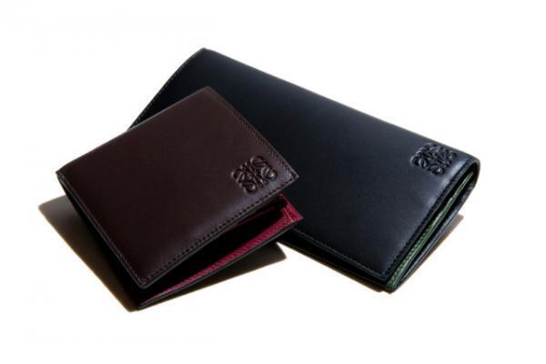 ロエベよりナパ ラインの新作スモールレザーグッズコレクションが登場