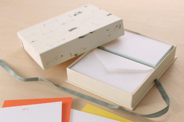 パスザバトンで羽車のオリジナルステーショナリーを紹介する「人と人をつなぐ紙」