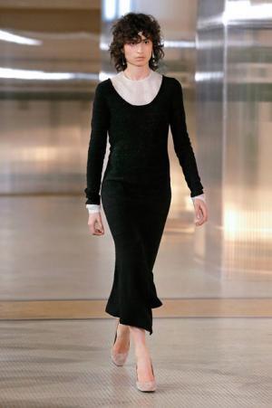 ルメール、ボリュームで遊ぶモダンワードローブ【2017-18秋冬ウィメンズ】