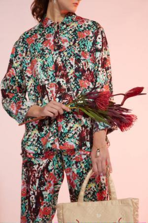 シアタープロダクツが新宿伊勢丹でポップアップ。「旅に持ち歩きたいエレガンスとリラックス、そして花束」