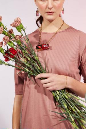 シアタープロダクツが新宿伊勢丹でポップアップ。「旅に持ち歩きたいエレガンスとリラックス、そして花束」