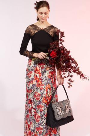 シアタープロダクツが新宿伊勢丹でポップアップ。「旅に持ち歩きたいエレガンスとリラックス、そして花束」