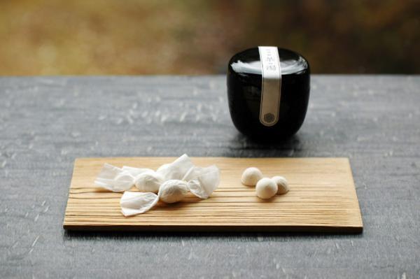 HIGASHIYAが東京国立博物館の特別展「茶の湯」のための限定商品を発売