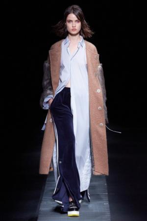 ウジョー、美しく丁寧に壊して完成する新しいテーラリングの可能性【2017-18秋冬ウィメンズ】